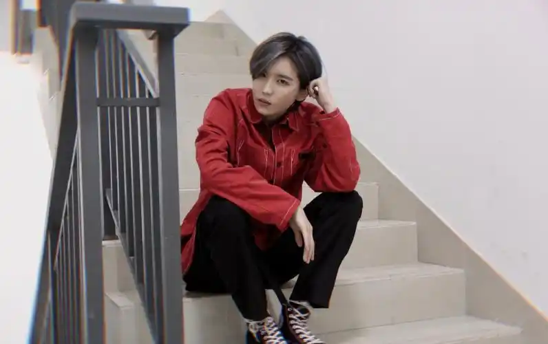 分享一组陆柯燃图片给大家,图中的明星图片壁纸会点缀你的电脑桌面