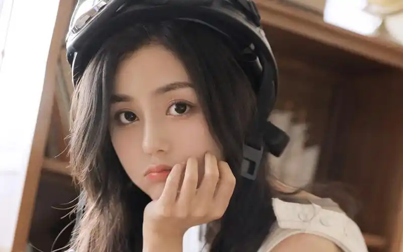 笑容美女治愈系写真高清桌面壁纸