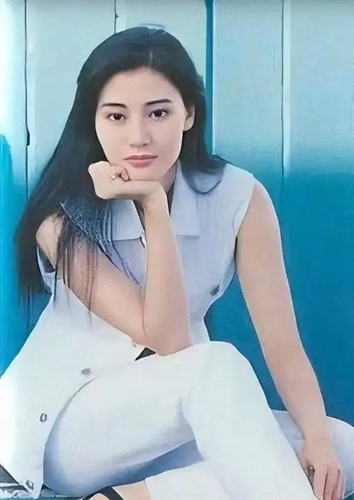 被称香港第一美女,年轻时关之琳有多美?徐克让她素颜出演13姨!