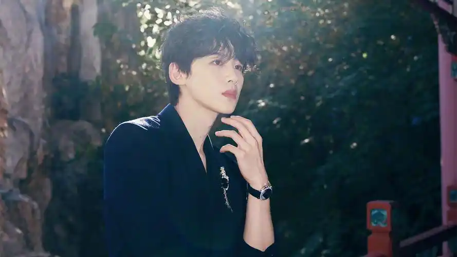 白敬亭拍监狱戏,被误以为嫖娼被抓,工作室火速辟谣:无中生有