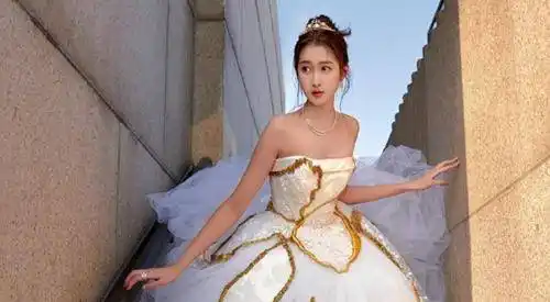 鹿晗关晓彤宣布结婚 关爸爸透露彩礼高达9位数_官宣