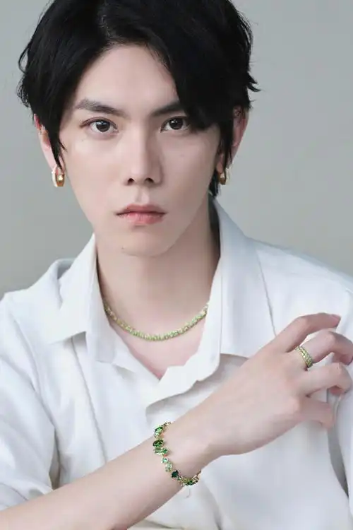 杨宇腾超话98#施华洛世奇#7815春意盎然的花朵氛围6868