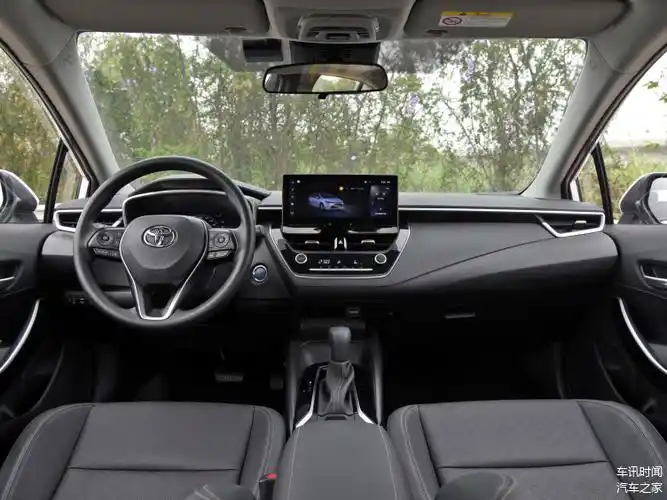 丰田雷凌外观造型锐利内饰精致提供丰富配置