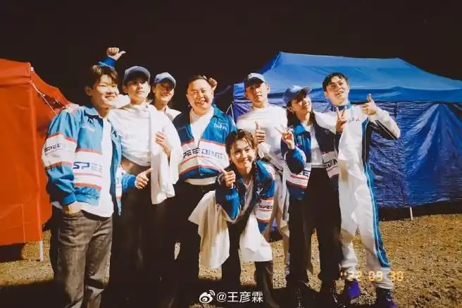 王彦霖手机里的照片快憋爆炸了##王彦霖胡先煦微博互动