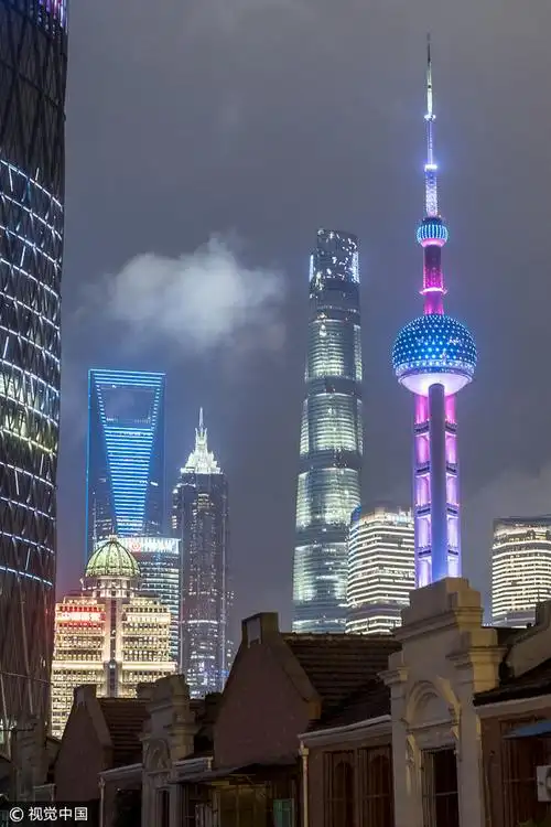 上海陆家嘴夜色绚丽风景迷人