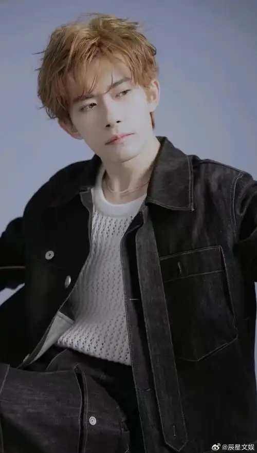 易烊千玺30秒循环切换##易烊千玺发色好显白