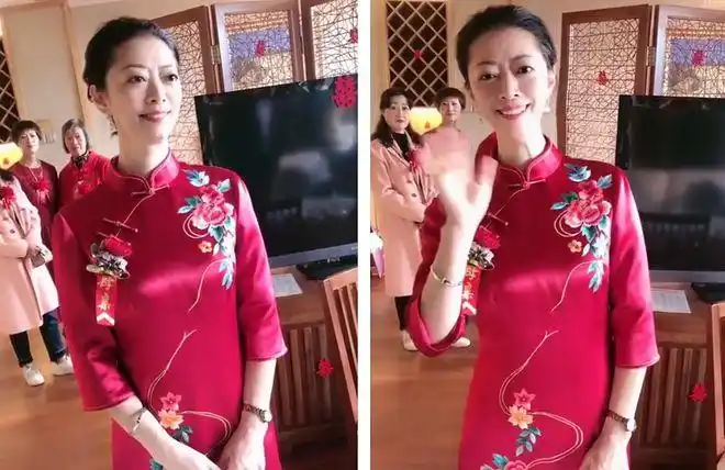 女儿婚宴上,"最美丈母娘"梨花带雨引人注目,网友:看着惹人怜