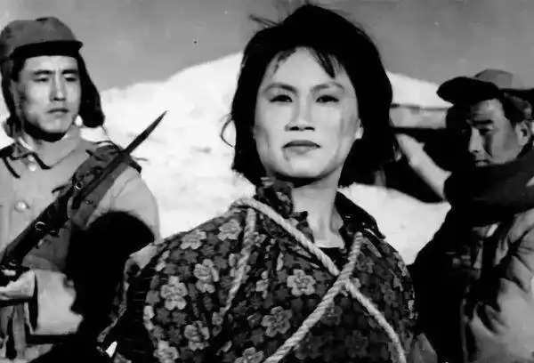 他们有的被敌人抓住之后,表现出英勇大无畏的精神,即使被敌人杀害也不