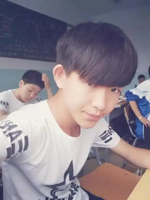 14帅气男生照片要真实你要这个干嘛呀