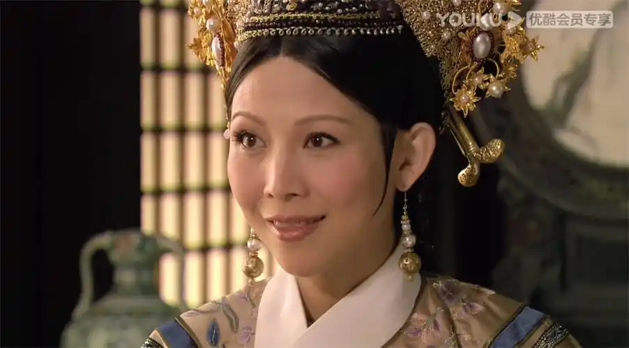 皇后(蔡少芬 饰)