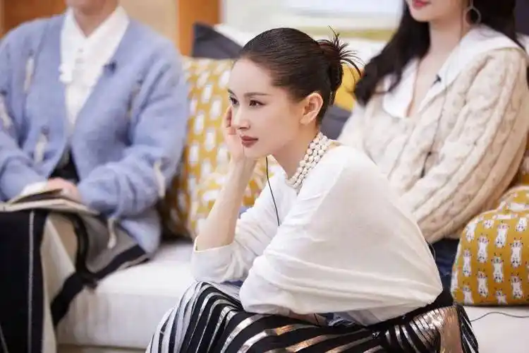 人人羡慕的高颅顶,遇到郑秀妍却不灵了_发型_脸型_面部