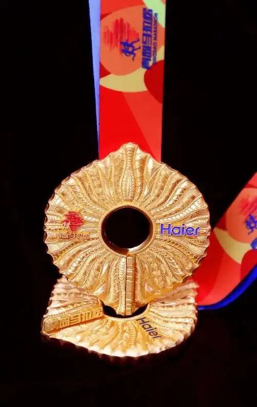 摊"牌"了!2021青岛马拉松奖牌提前剧透,快来一睹为快!