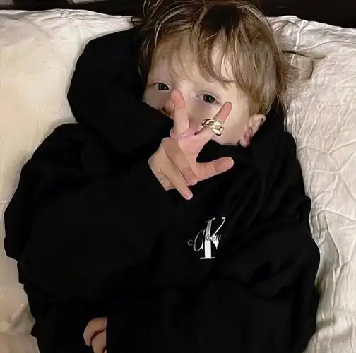 鲨鱼齿男孩头像#可爱搞怪头像  #酷帅王一博