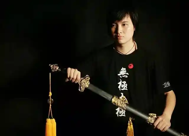 机缘巧合地拜赵冀龙老师为师,愿为往圣继绝学的她,沉醉中华文化,好奇