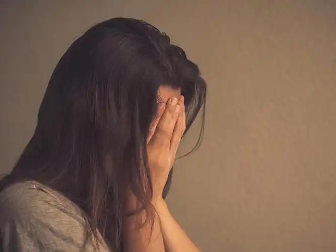 女人伤心委屈的图片 女人伤心委屈的图片动漫