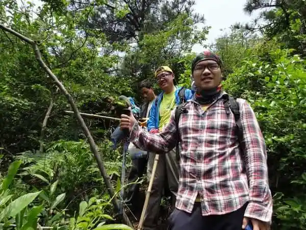 新朋友东成,是不是像群里的某位朋友?海盗帽配上黝黑的皮肤,有点味道