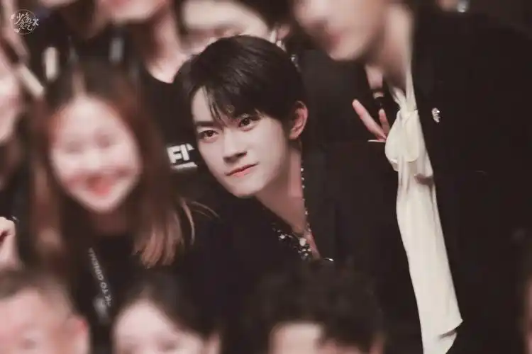 最美好の少年┊┊┊°.┈…易烊千玺…┈.