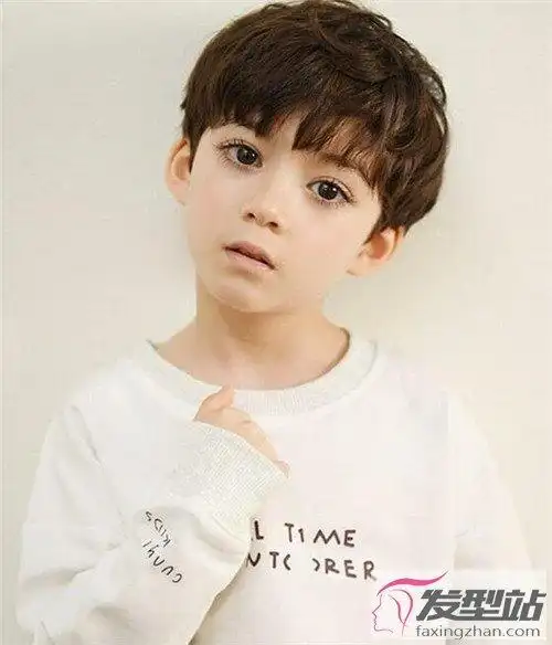 3岁小男孩发型 百变潮娃从头发抓起