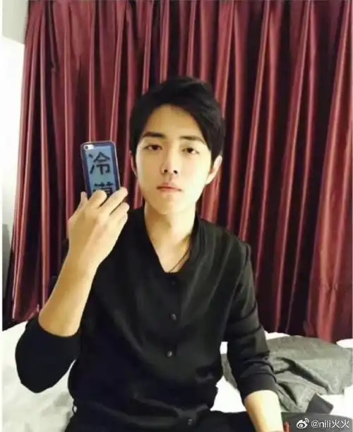 哈哈哈哈肖战学长,大学还当过评委呢,风云人物,整不好意思了!