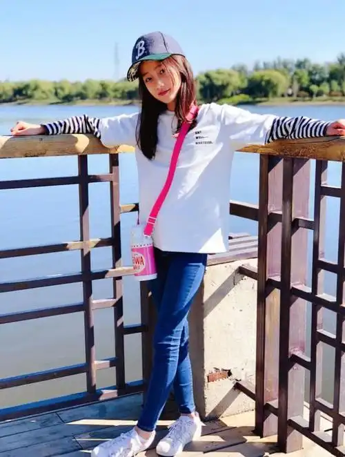 张杰撞脸韩国女星文根英这些明星好像失散多年的双胞胎