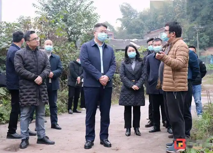 12月12日,富顺县委副书记,县长冯君率队调研督导水环境治理项目推进