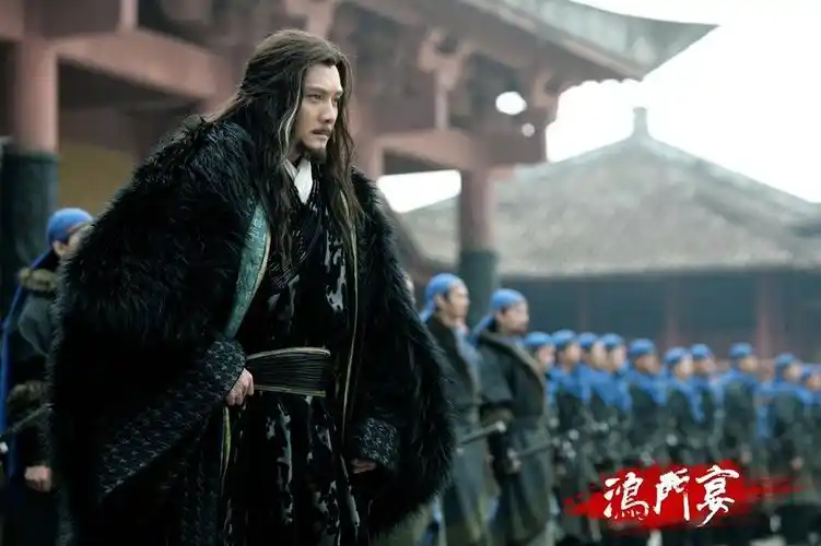 虞姬的大义凛然,不仅使项羽,虞姬两个人物更加饱满,也为"霸王别姬"这