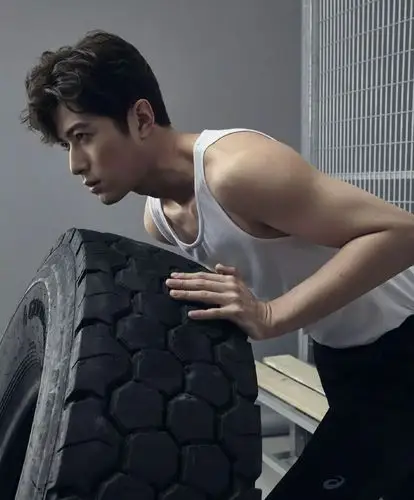 陈学冬竟然有腹肌,这个经常处于沙雕状态的男人,我不信?