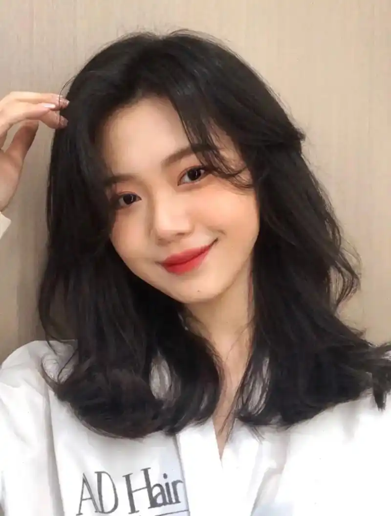 微卷烫发.#西安发型设计 蓬松饱满气垫烫」中发锁骨发烫发发型 - 抖音