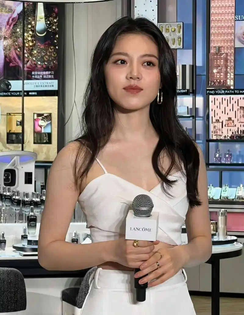 赵今麦郑州正弘城活动现场生图