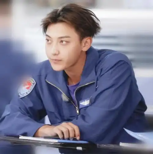 吴亦凡为什么塌房(吴亦凡的塌房日常)(23)