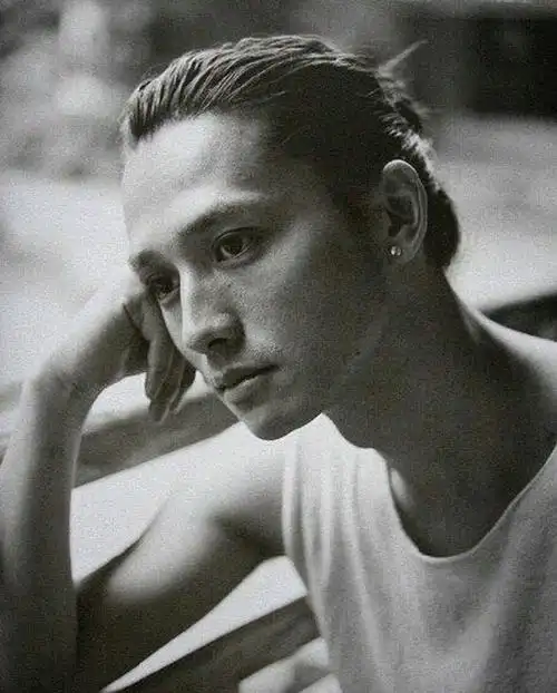 这是张淇年轻的时候?绝绝子