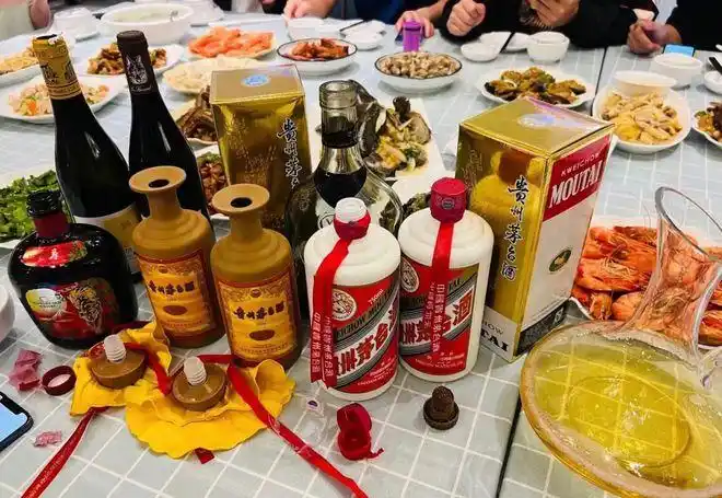 河北酒桌现状:好酒无一瓶,喝酒"穷讲究",惹无数酒友"吐槽"|白酒