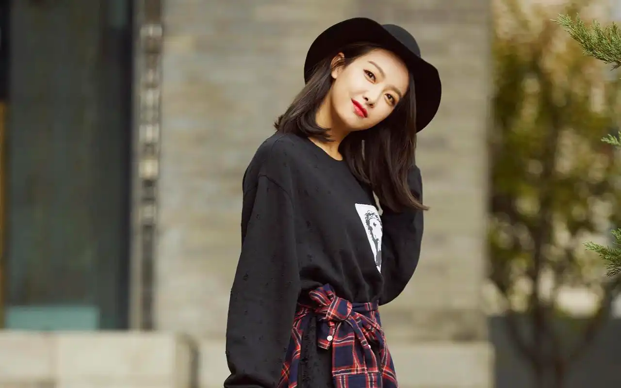 宋茜时尚杂志写真图片桌面壁纸