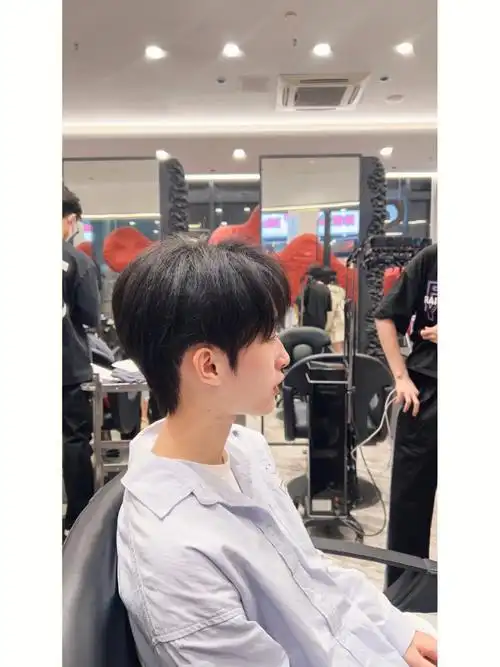 微分碎盖江门男生发型参考