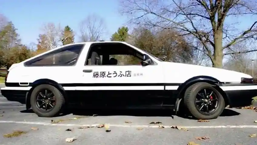 原来传说中头文字d藤原拓海战车ae86原版是这样