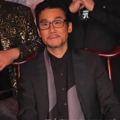 图座山雕梁家辉牺牲太大自称比以往演的反派都帅