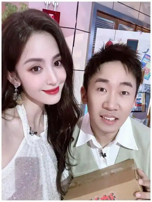 杨迪与古力娜扎亲吻表演:是真情还是借位?