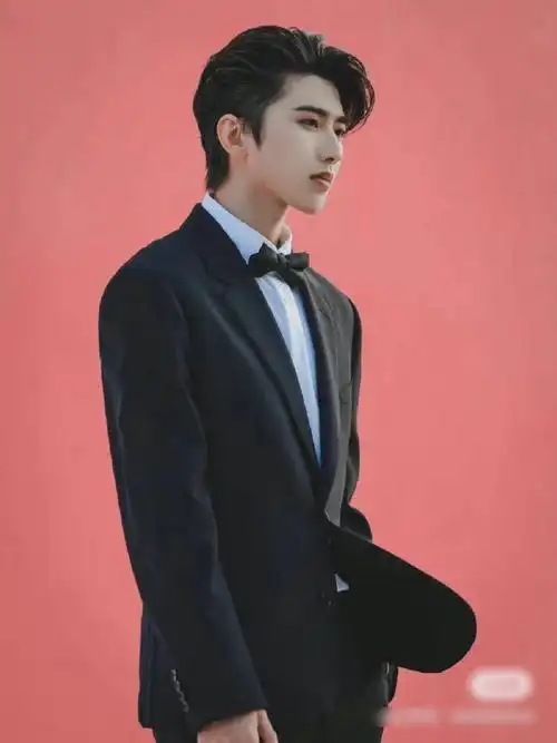 红毯的神蔡徐坤#蔡徐坤#cxkhug me(抱我)小合集96论区继续补图有你