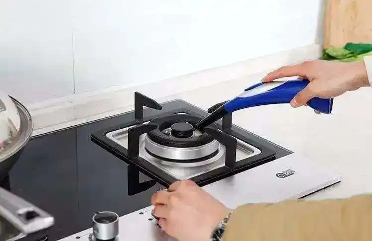 燃气灶维修燃气灶打着火松手就灭或燃烧一会就熄灭是怎么回事