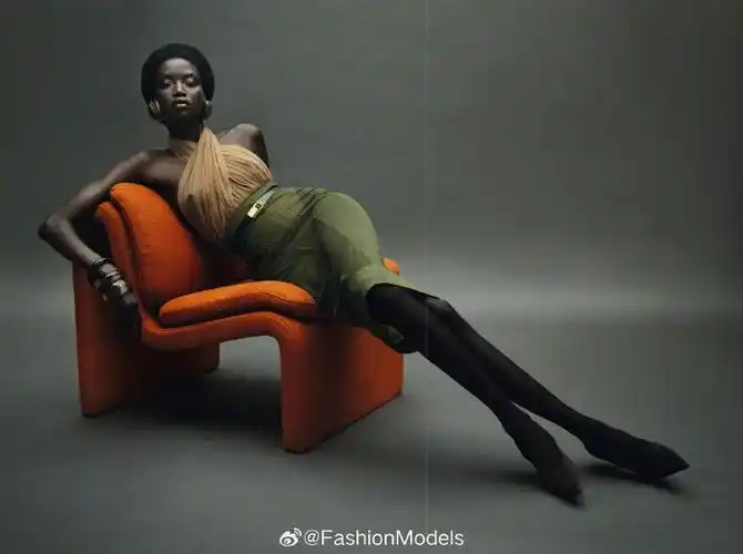 超模#anok yai#近来的大片   街拍    这逆天的长腿 巧克力肤色,堪称