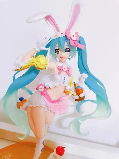 景品手办的精细度较低,人物动作少,涂装工艺简单,因此,它的价格比较