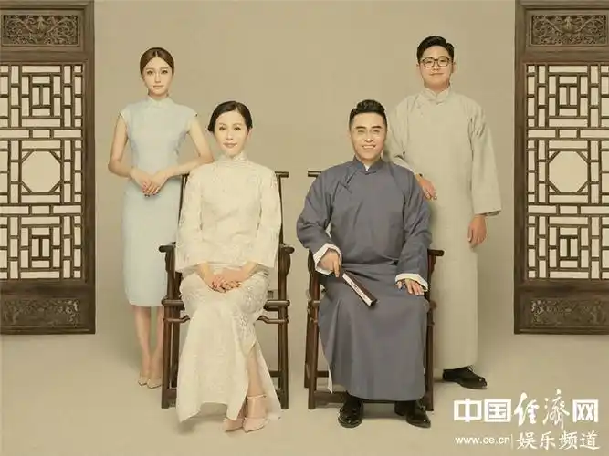 陈冰七夕节晒四人全家福 感动于父母爱情自爆"被虐狗"