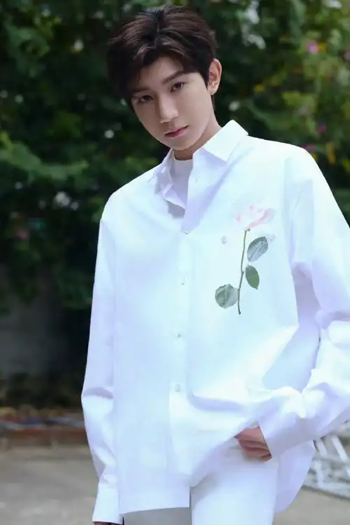 王源纯白套装#    被王源纯白套装造型狠狠帅到!