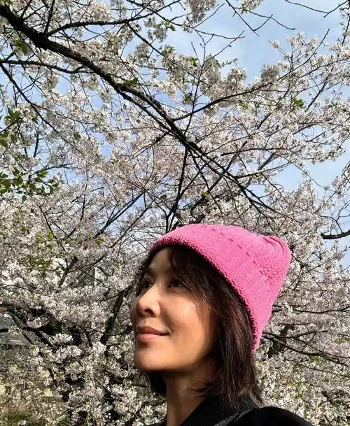 刘嘉玲如今已经58岁了,就算再显年轻毕竟也是年过半百的人,年龄在她的