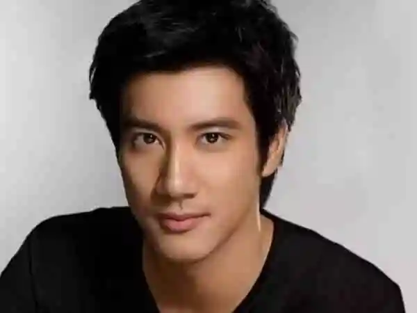 这不,前阵子王力宏的胡子就让大家无比糟心,实力演绎了"胡子一刮,颜值