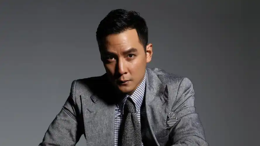 "帅哥代名词"吴彦祖:颜值与演技并存,连成龙都为他走后门