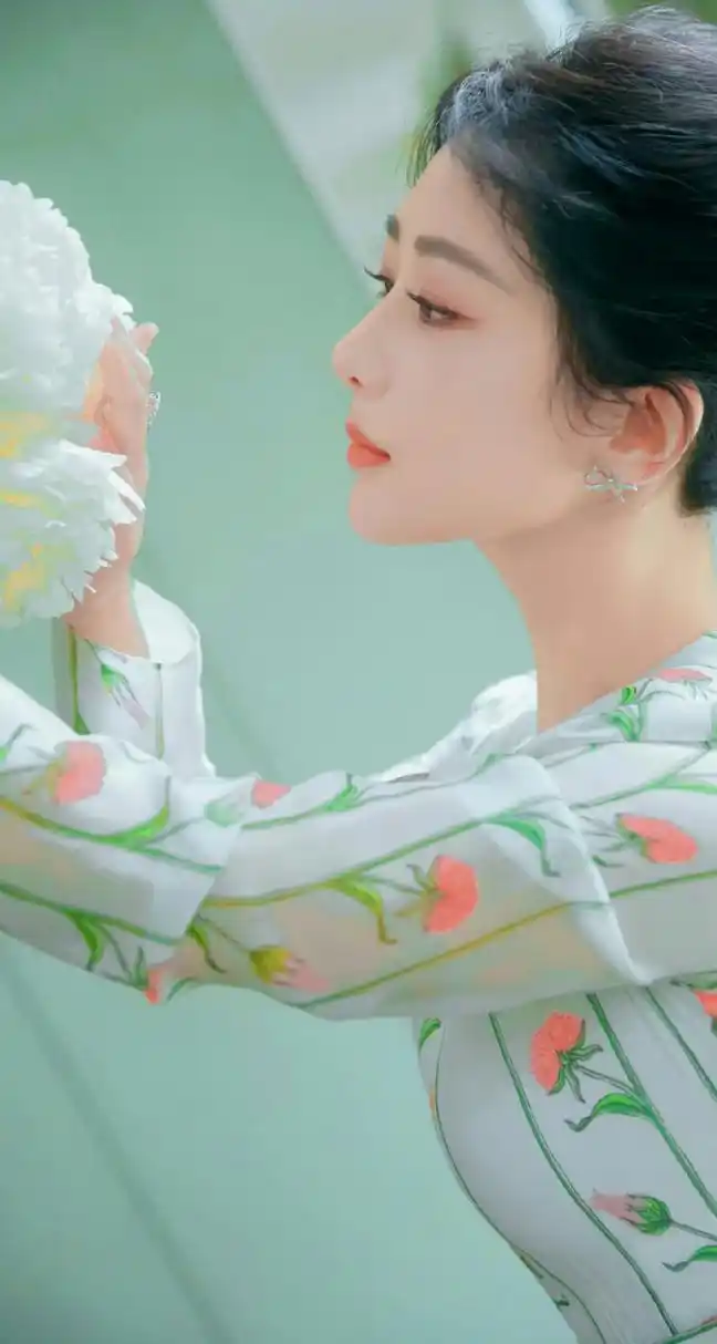 杨紫# 惊艳的"纯白茉莉花",甜美可爱,妩媚柔情,清新脱俗,温柔可人#助