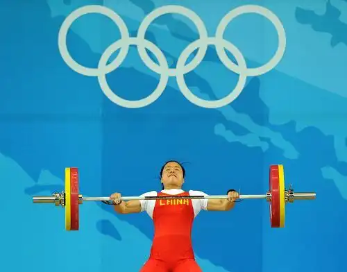 8月11日,中国运动员陈艳青在比赛中.新华社记者 杨磊 摄