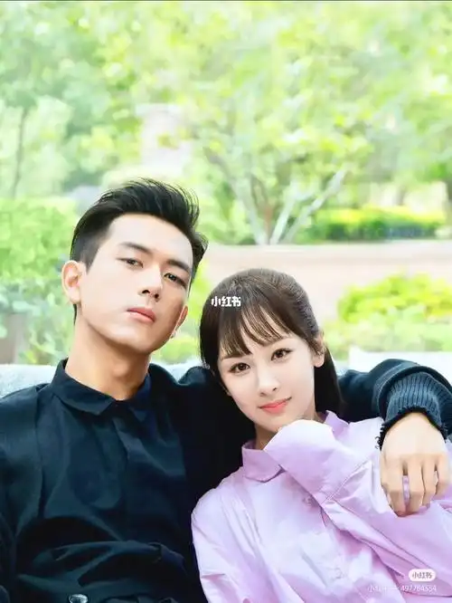 杨紫和李现的合照