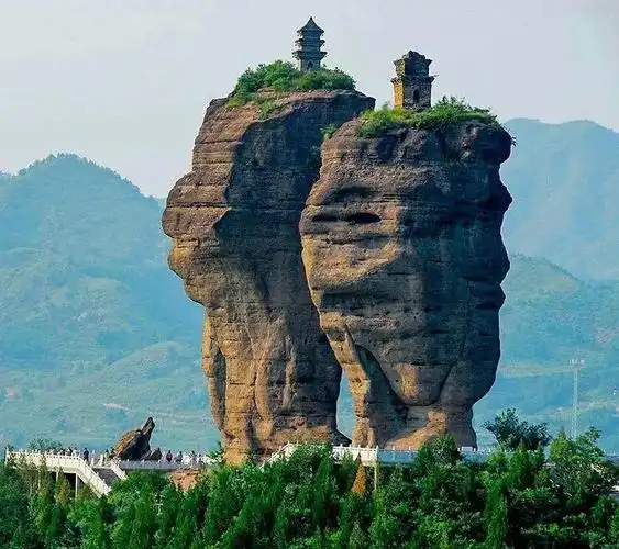 全国17个悬崖绝壁上奇观建筑,除了乐山大佛与悬空寺:你知道几个